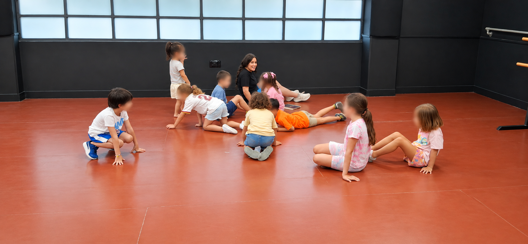 Clase de danza infantil en el estudio